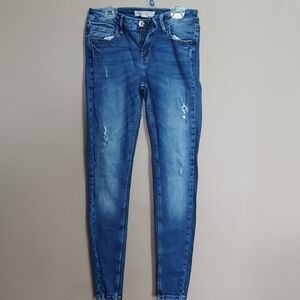 Eighty Two Women's Blue Distressed Jeans Size 3